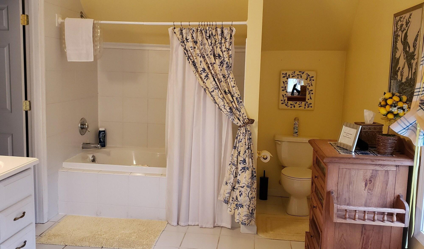 Bathroom 4, Longacre Of Appomattox, Appomattox