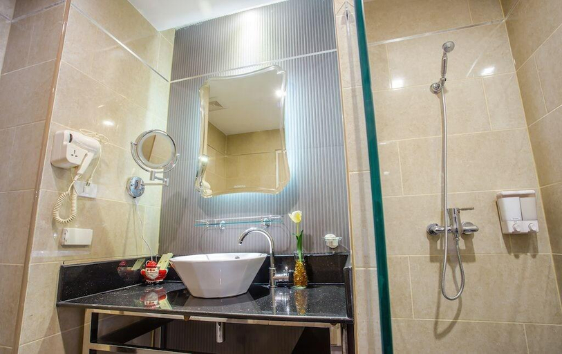 Bathroom 5, Saint Tropez Beach Resort Hotel, Tha Mai