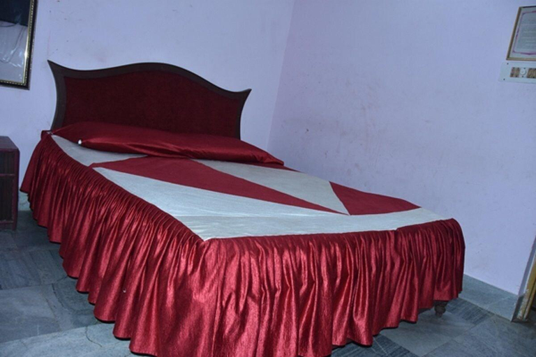Bedroom 5, Hotel Sambit Palace, Khordha