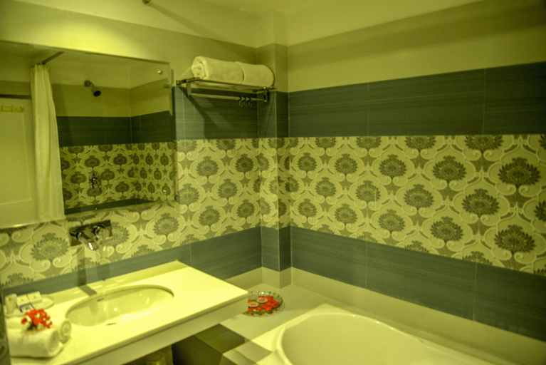 Bathroom 4, Sun Park Resort, Kullu