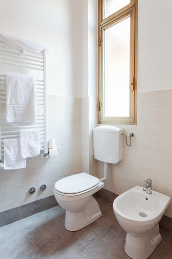 Bathroom 5, B&B Bentivogli, Bologna