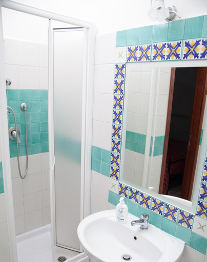 Bathroom 4, Torremerlata B&B, Napoli