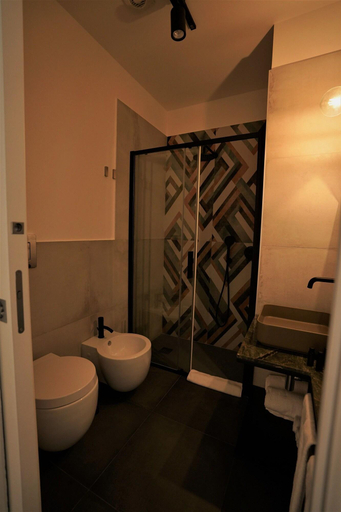Bathroom 5, Nacu 90, Napoli