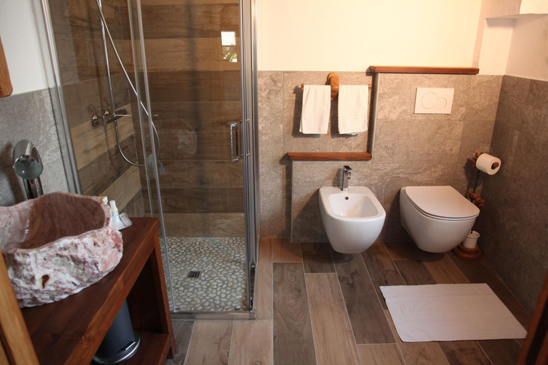 Bathroom 4, Mi Casa Tu Casa, Aosta