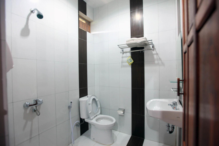 Bathroom 5, Lemon Hotel Lembang, Bandung