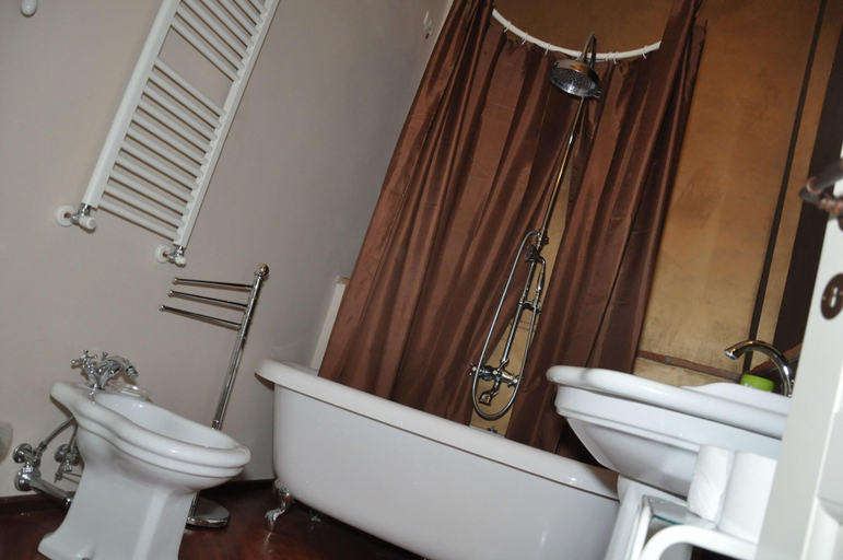 Bathroom 4, At Home Bed And Breakfast, Lucca