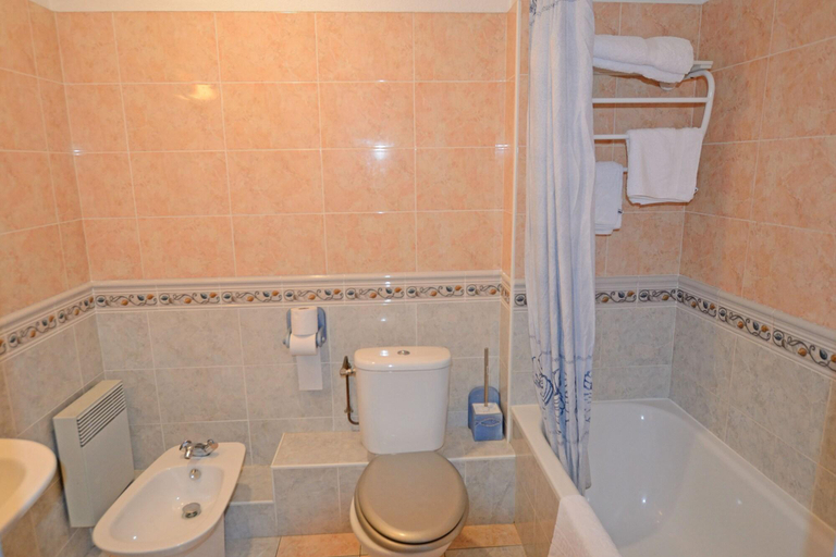 Bathroom 4, Logis Hôtel Solhotel, Pyrénées-Orientales