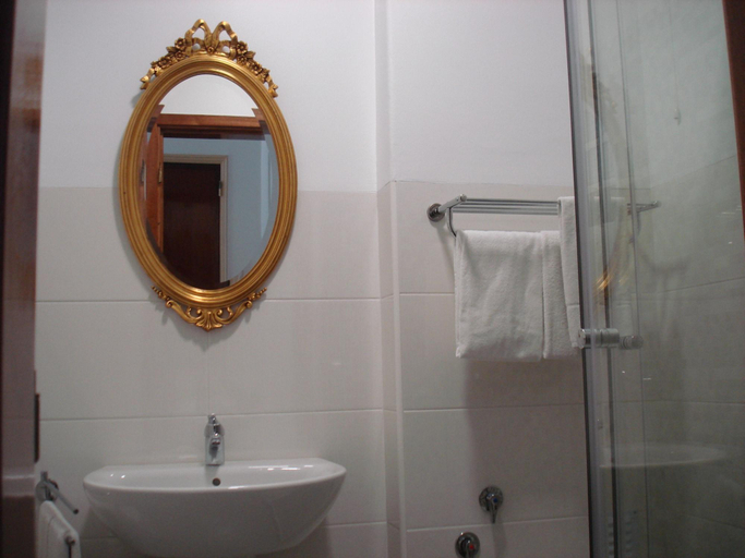 Bathroom 4, Pensão Luanda, Tomar