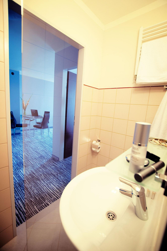 Bathroom, Hotel Śląsk, Środa Śląska