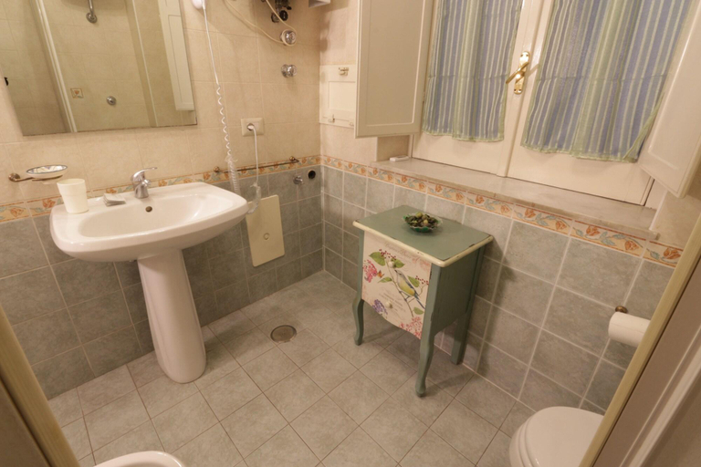 Bathroom 5, B&B Speranzella, Napoli