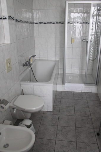 Bathroom 5, Hotel Stolteraa, Rostock
