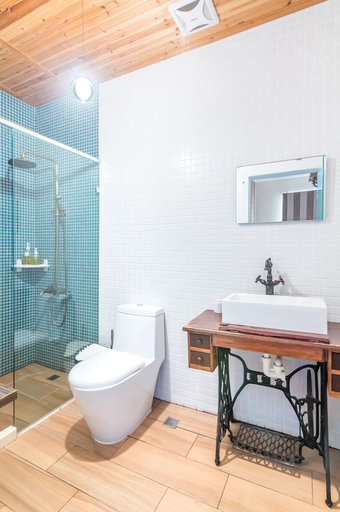 Bathroom 4, IsShoNi House, Tainan
