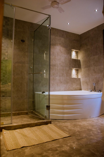 Bathroom 4, GG Bed and Breakfast, Delhi