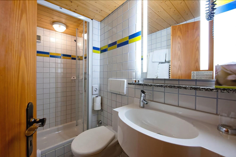 Bathroom 4, Hotel Arlenwald, Plessur