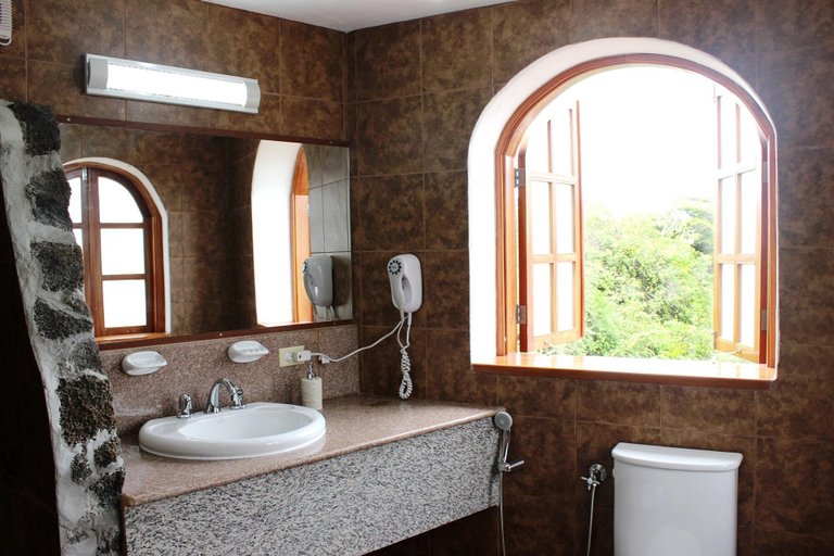 Bathroom 4, La Fortaleza De Haro, Santa Cruz
