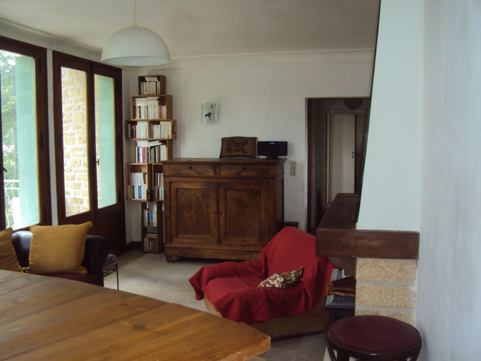 Public Area 2, El gato negro, Dordogne