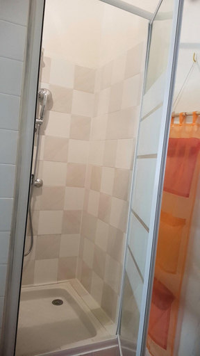 Bathroom 3, L'Orca Di San Gavinu, Corse-du-Sud