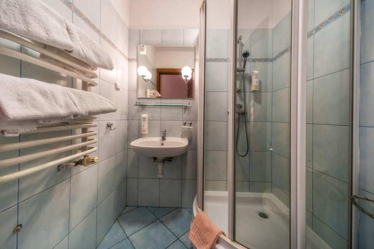 Bathroom 4, Kompleks Antałówka Termy & Med – POLSKIE TATRY S.A., Tatra