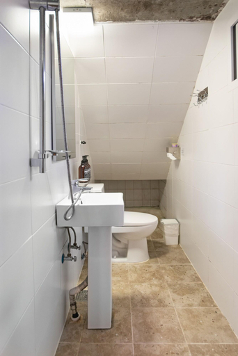 Bathroom 4, Baroato, Mapo