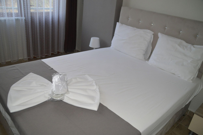 Bedroom 5, Hotel Hugo, Edremit