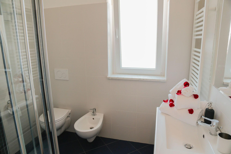 Bathroom 5, Villa Erasi Guest House, Roma