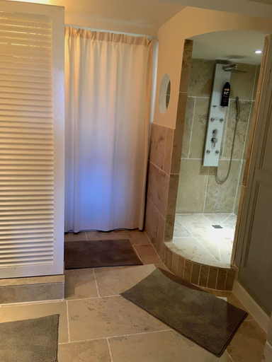 Bathroom 5, Les Chapeliers, Var