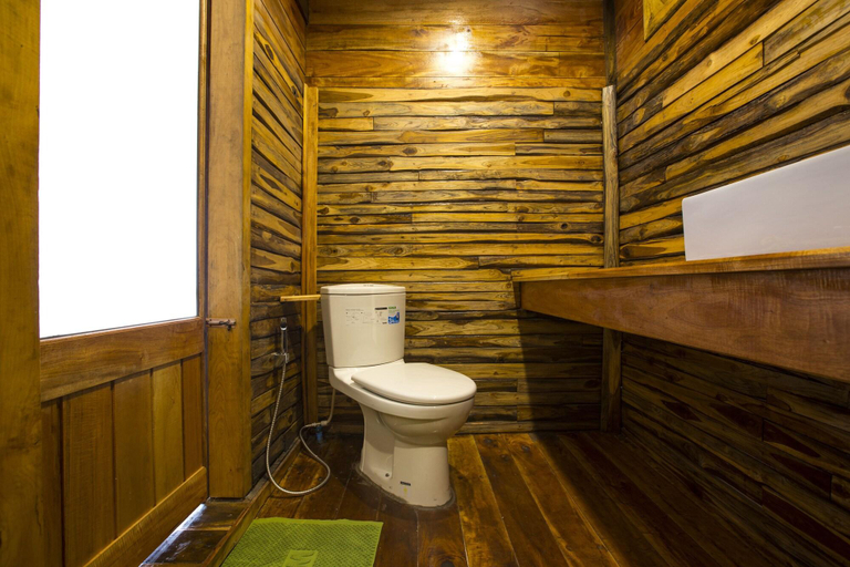Bathroom 4, Baantonlamphu Pakpra, Khuan Khanun