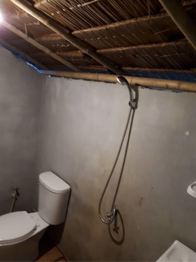 Bathroom 5, Num Chaykhong, Lan Saka