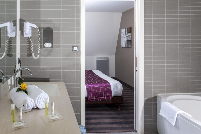 Bathroom 4, Brit Hotel Belfort Centre - Boreal, Territoire de Belfort