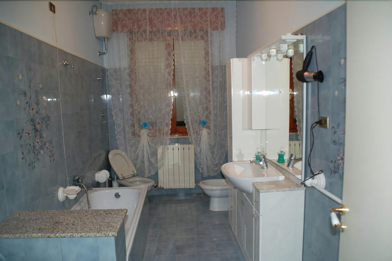 Bathroom 3, B&B Milu, Macerata