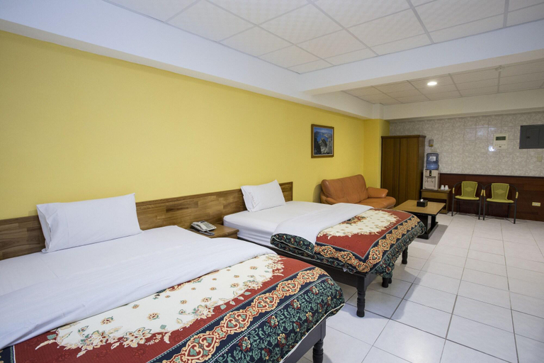 Bedroom 4, Jiuzu Hotel, Taitung