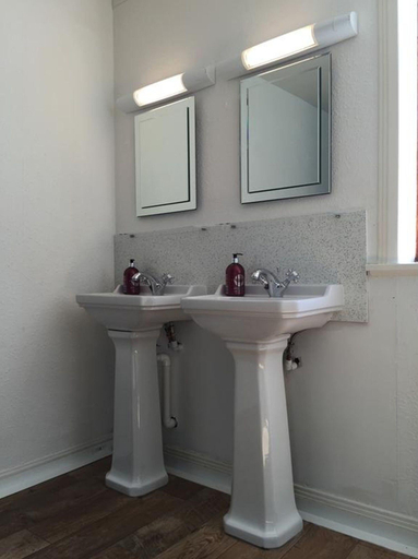 Bathroom, Skye Basecamp - Hostel, Highland