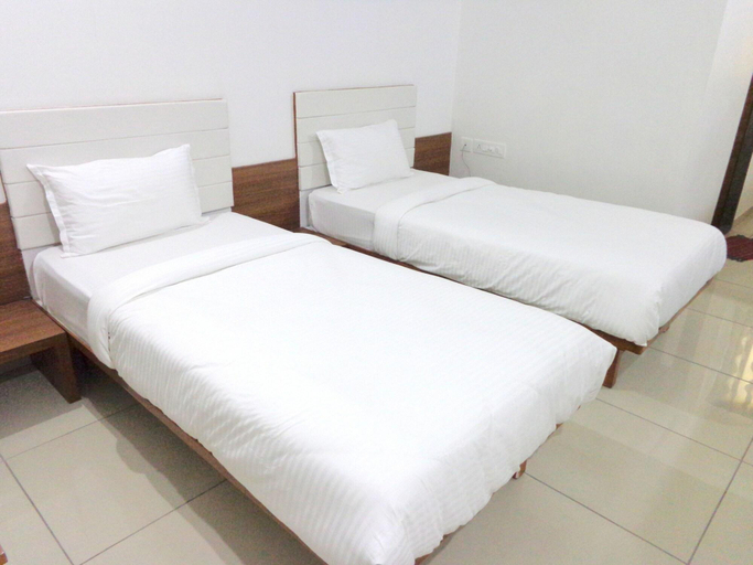 Bedroom 3, Hotel Ashray Inn Express, Ahmadabad