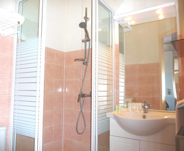 Bathroom 4, Aubergade, Gers