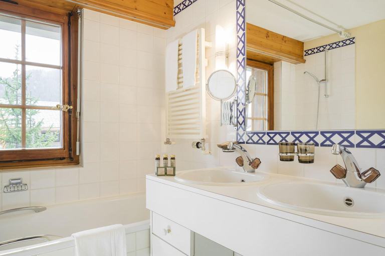 Bathroom 4, Hôtel Montpelier, Entremont