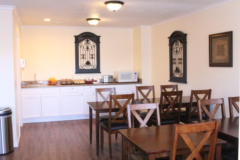 Others 5, Sovana Inn, Jackson