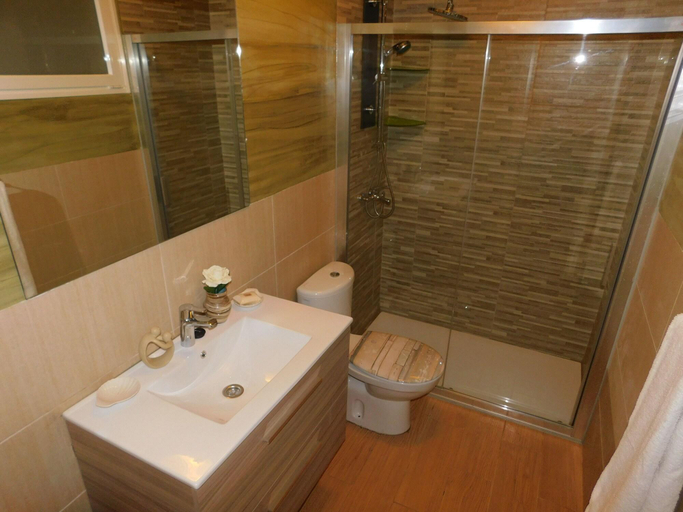 Bathroom, Chabela's Hostel, Las Palmas