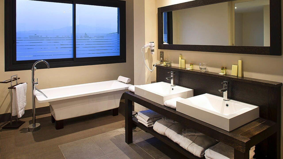 Bathroom 4, Safari Hotel, Vaucluse