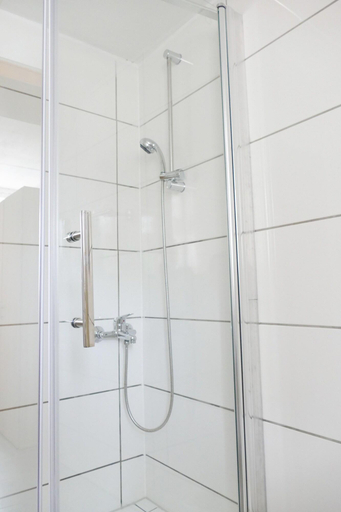 Bathroom 5, Hotel Weserstuben, Holzminden