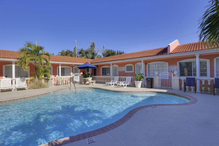 Sport & Beauty 2, Blind Pass Resort Motel, Pinellas