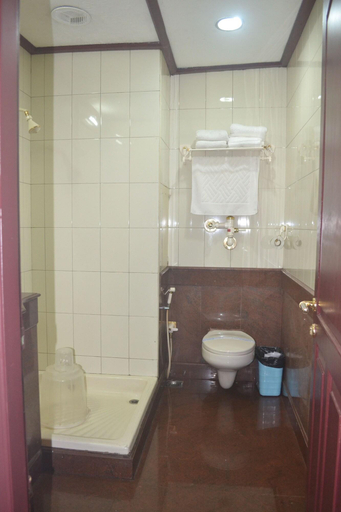 Bathroom 4, The New Oak Fields Resort Munnar, Idukki