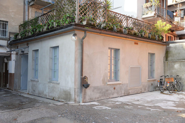 Exterior & Views