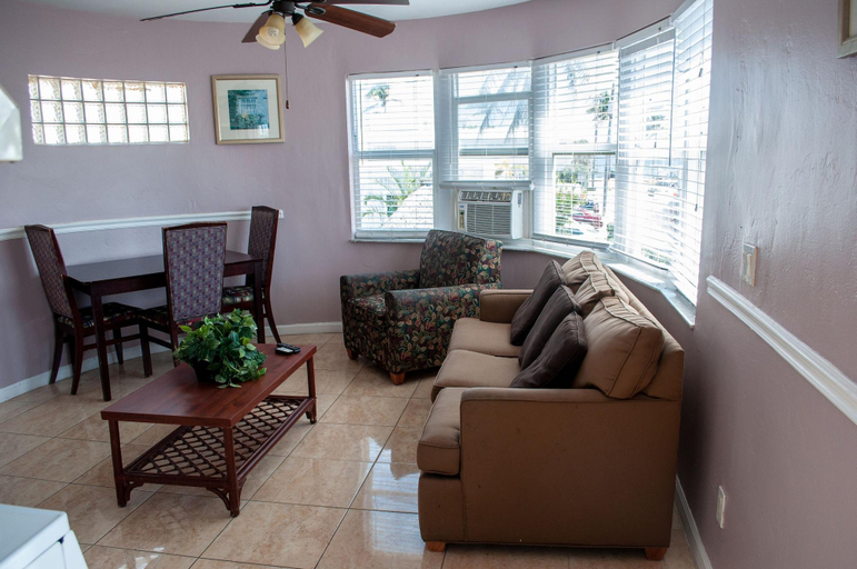 Public Area 2, Hollywood Beach Seaside, Broward