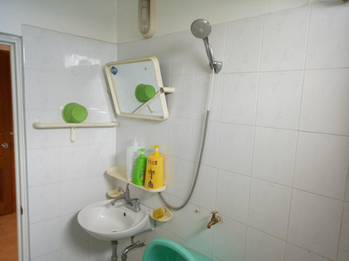 Bathroom 4, Tai Hoa Motel, Thanh Hóa City