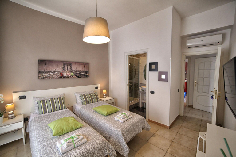 Bedroom 2, City Central, Salerno