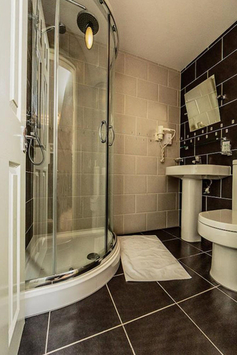 Bathroom 4, Dockside Hotel, London