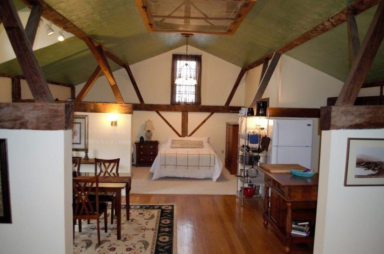 Bedroom 4, The Laurentide Inn, Yates