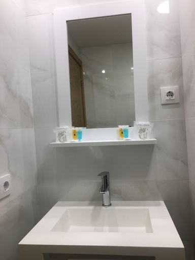 Bathroom 4, Hotel Roquiño, Pontevedra