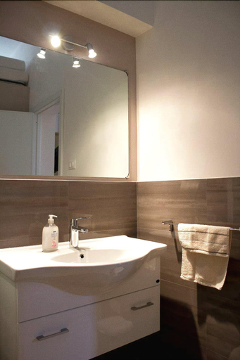 Bathroom 5, CofanoMare, Trapani