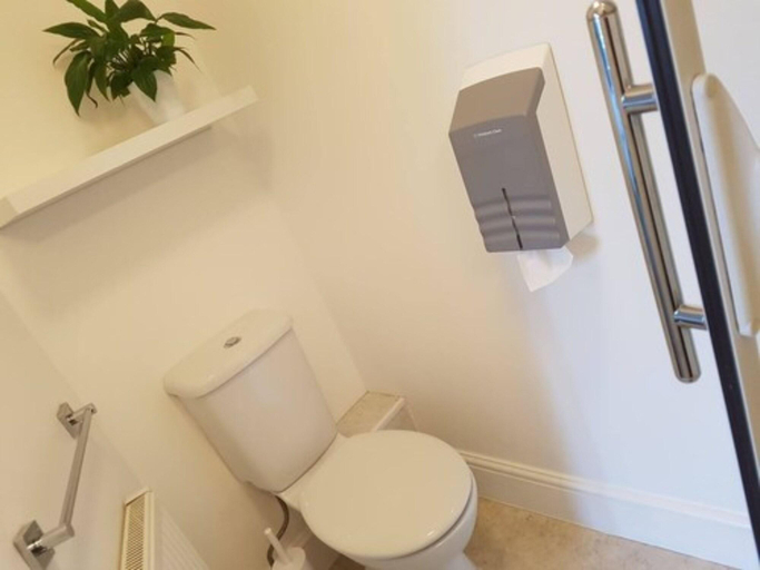 Bathroom 4, A & B Guest House, Cambridgeshire